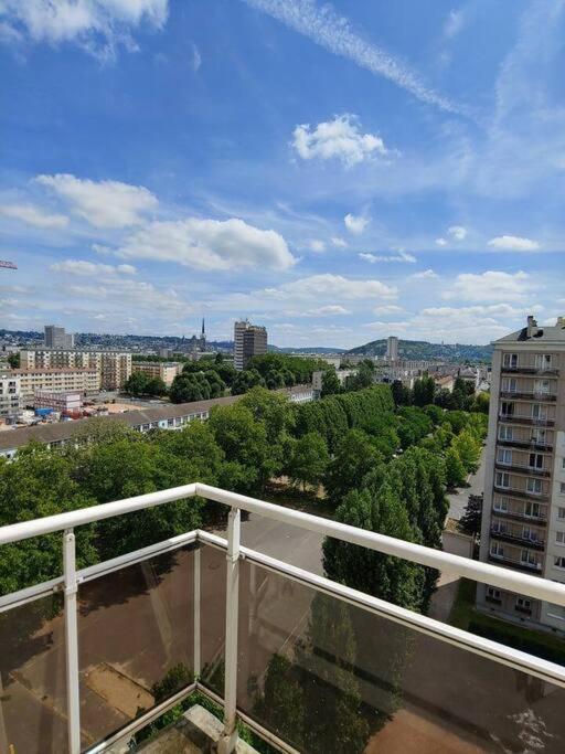 Spacieux F4 Avec Vue Panoramique Et 2 Places De Parking Rouen Luaran gambar