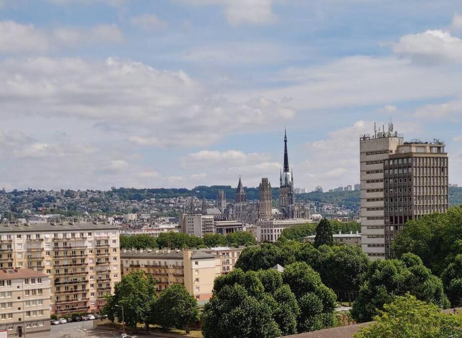 Spacieux F4 Avec Vue Panoramique Et 2 Places De Parking Rouen Luaran gambar
